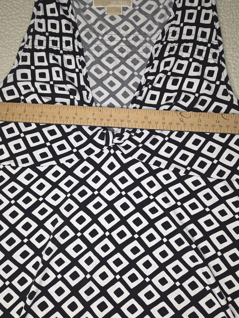Michael Kors Black and White Geometric Sleeveless V-Neck Top Size Medium